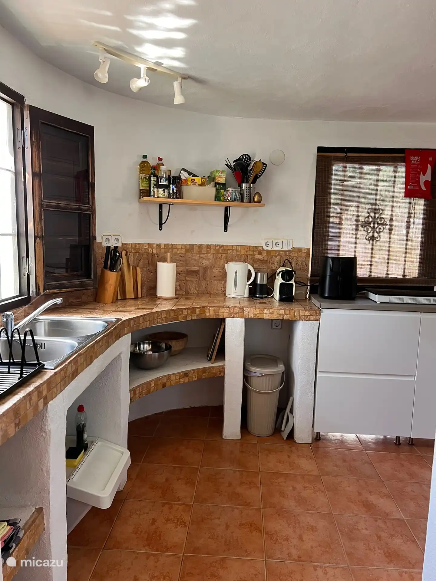 Cocina pequeña pero práctica