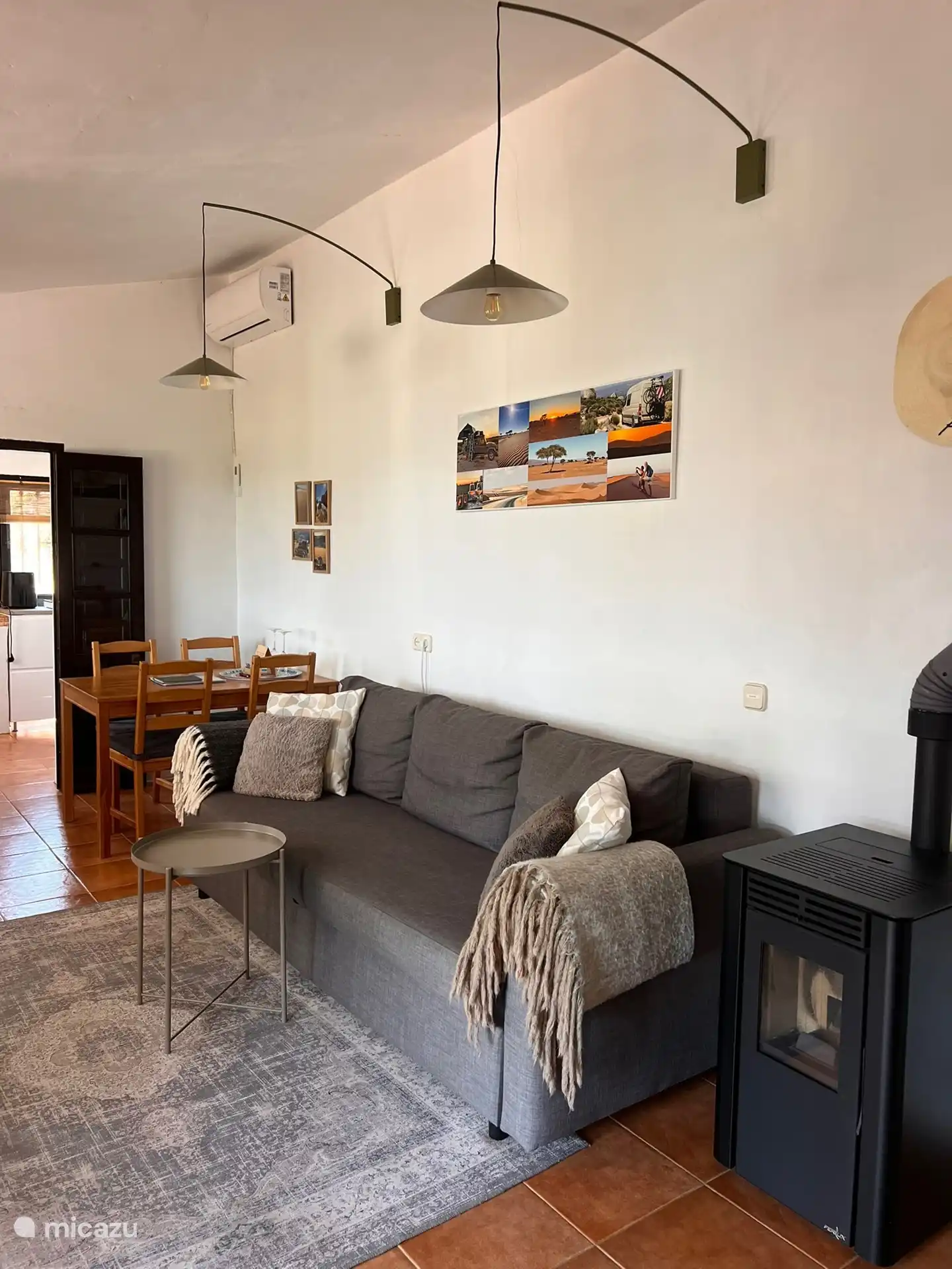 Sala de estar con sofá cama