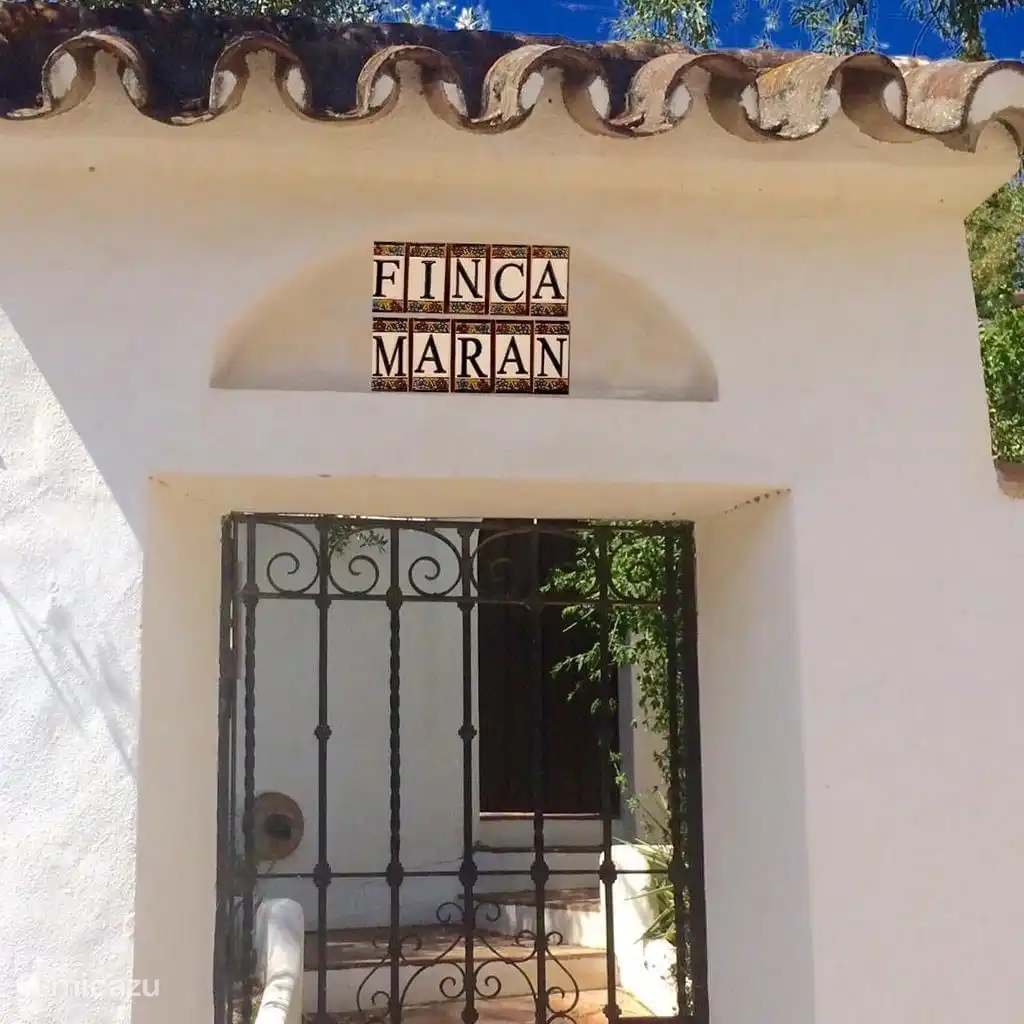 Entrada finca maran