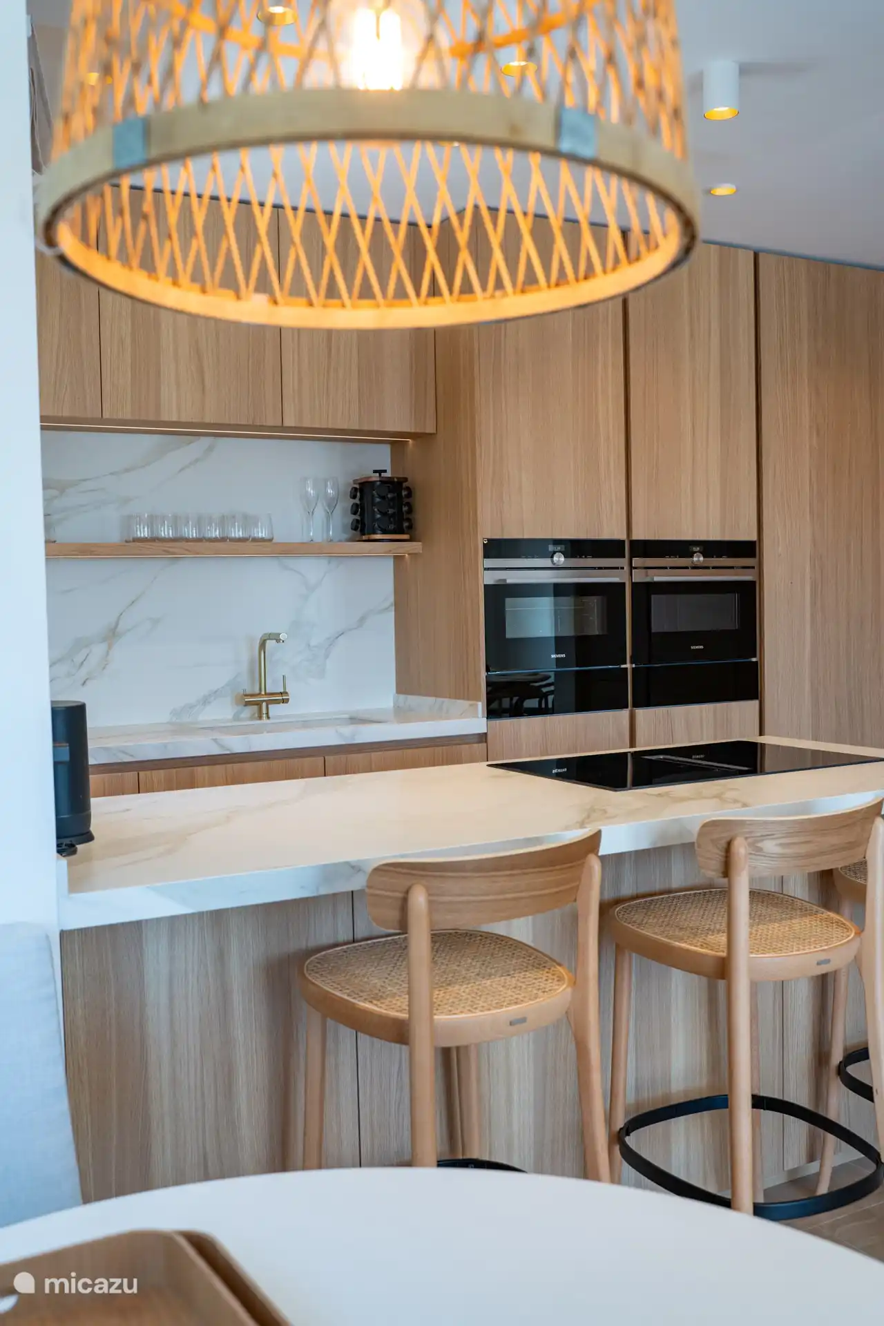 Backofen und Mikrowelle inkl. Tür zur Waschküche