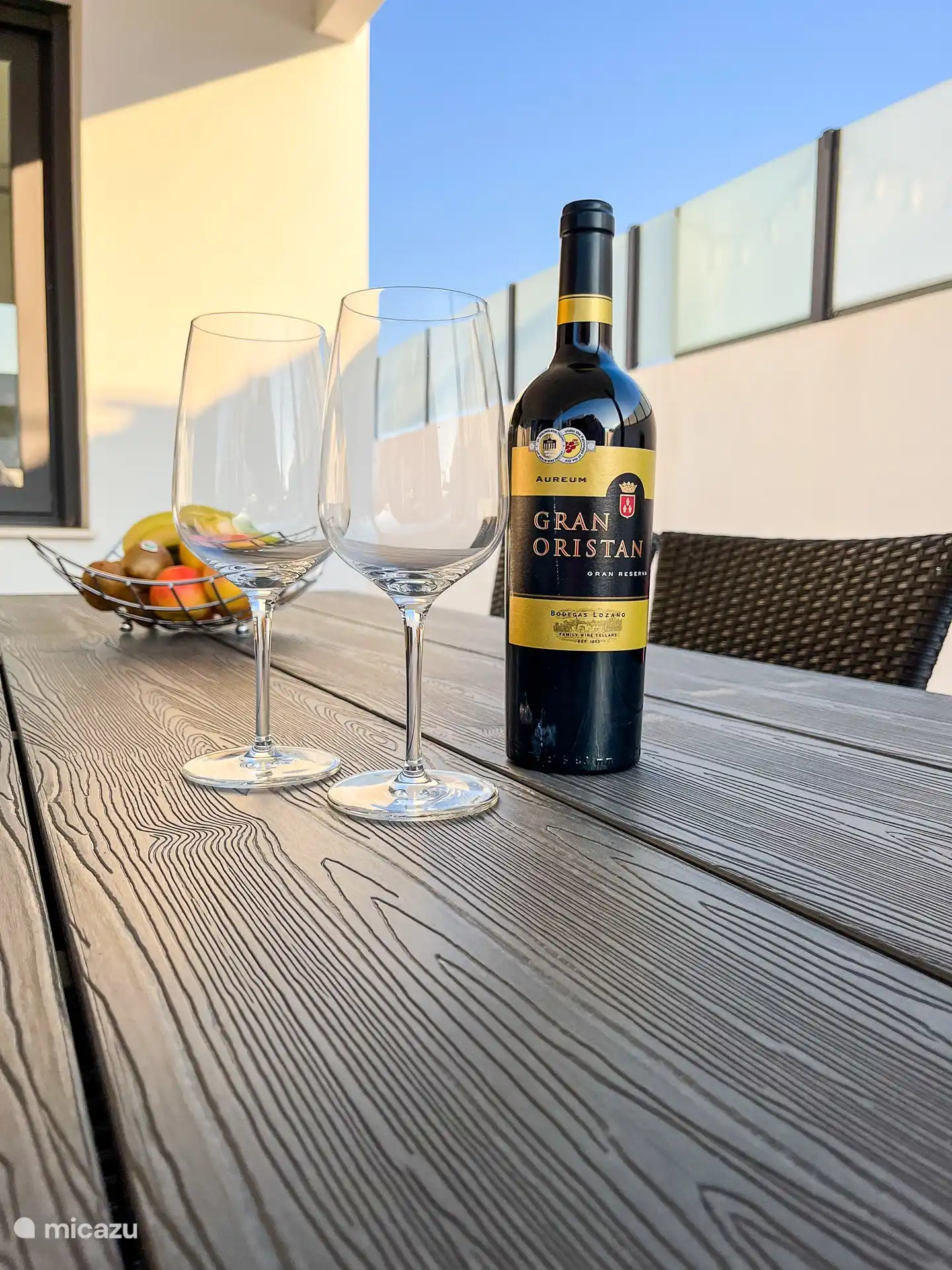 Un verre de vin offert par la maison pour rendre votre séjour encore plus agréable. 