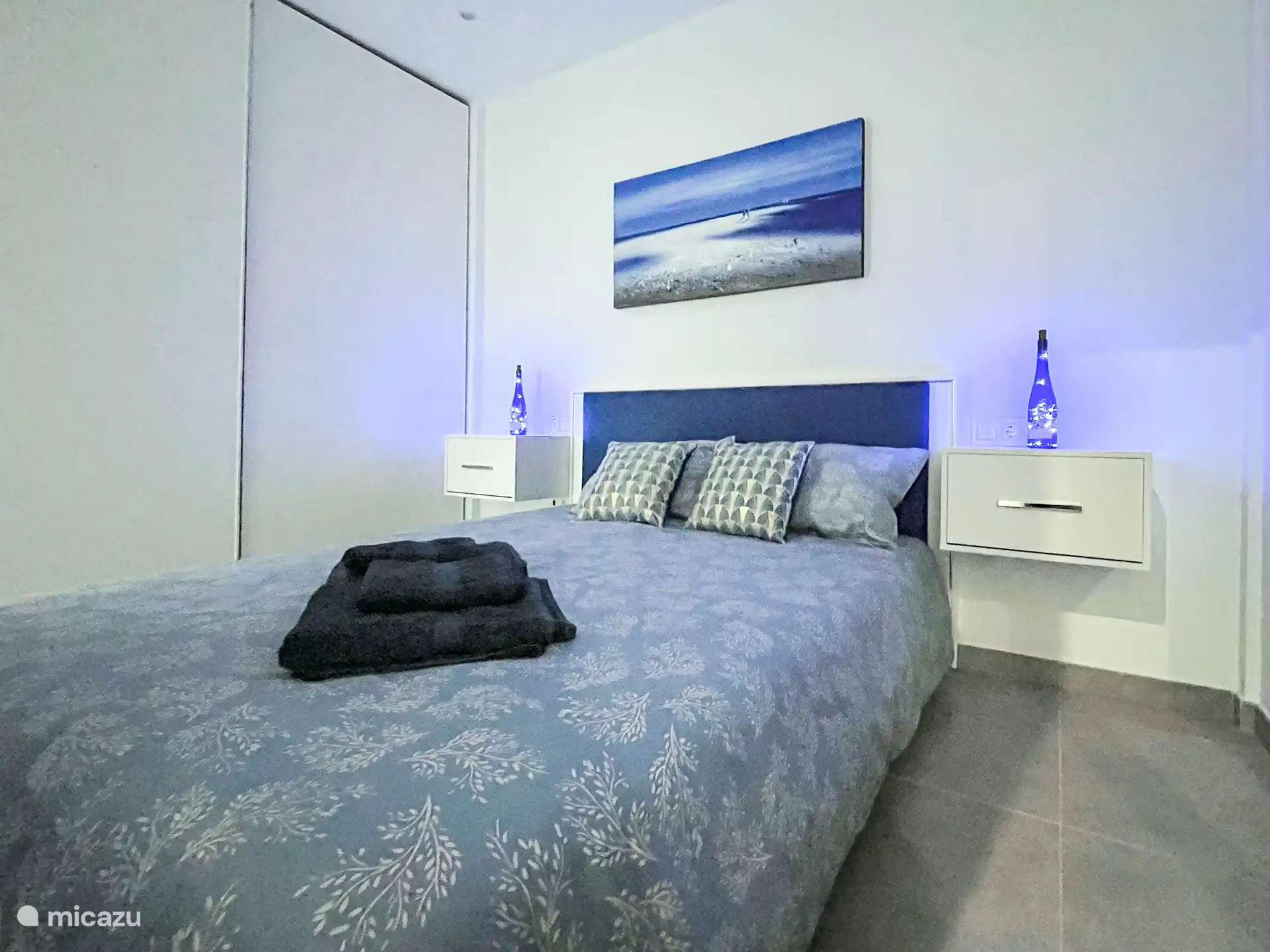 Chambre 3 au premier étage avec balcon et salle de bain privée. 