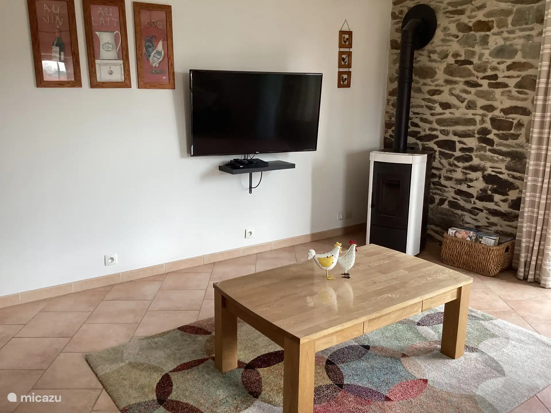 Lounge met Smart TV en Pellet een kookplaat voor de koelere maanden