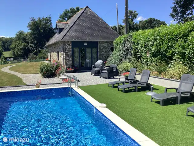 Maison Fleurie, piscina privada climatizada  en Francia, Costas de Armos, Plounévez-Quintín - casa rural / cabaña Maison Fleurie, piscina privada climatizada  en Francia, Costas de Armos, Plounévez-Quintín - casa rural / cabaña