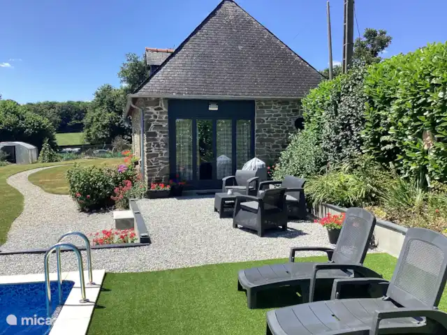 Maison Fleurie, piscina privada climatizada  en Francia, Costas de Armos, Plounévez-Quintín - casa rural / cabaña Maison Fleurie