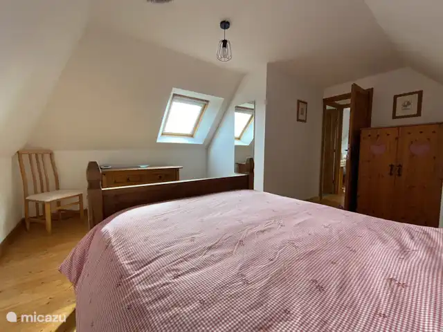 Maison Fleurie, piscina privada climatizada  en Francia, Costas de Armos, Plounévez-Quintín - casa rural / cabaña Dormitorio principal