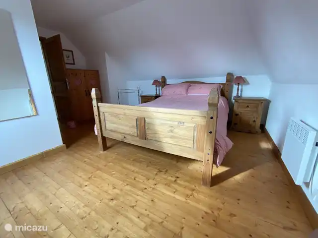 Maison Fleurie, piscina privada climatizada  en Francia, Costas de Armos, Plounévez-Quintín - casa rural / cabaña Dormitorio principal