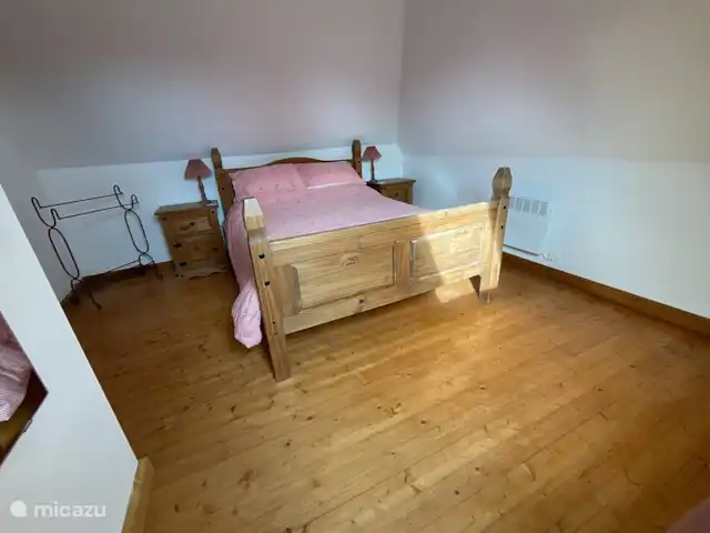 Maison Fleurie, piscina privada climatizada  en Francia, Costas de Armos, Plounévez-Quintín - casa rural / cabaña Dormitorio principal