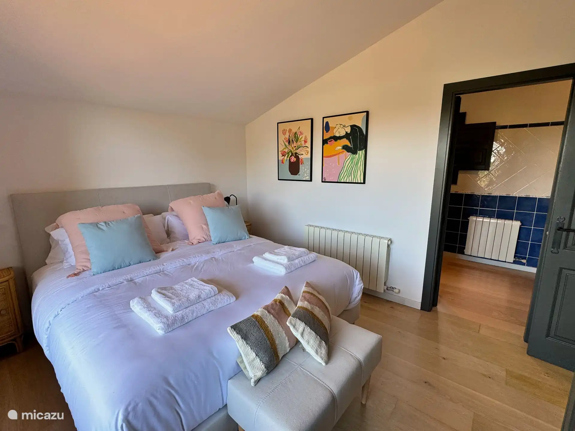 Schlafzimmer im 1. Stock mit Bad en Suite