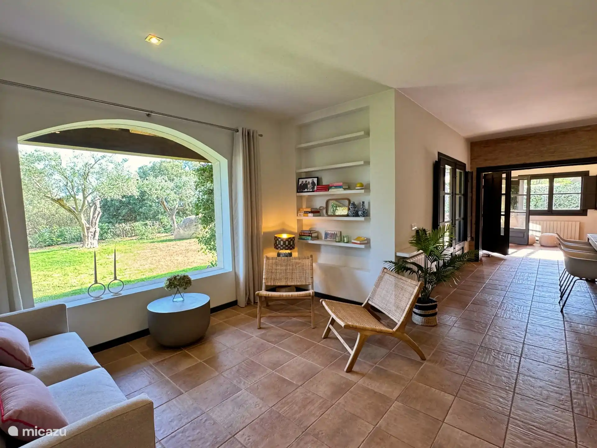 Wohnzimmer, Sitzecke mit Blick auf den Garten.