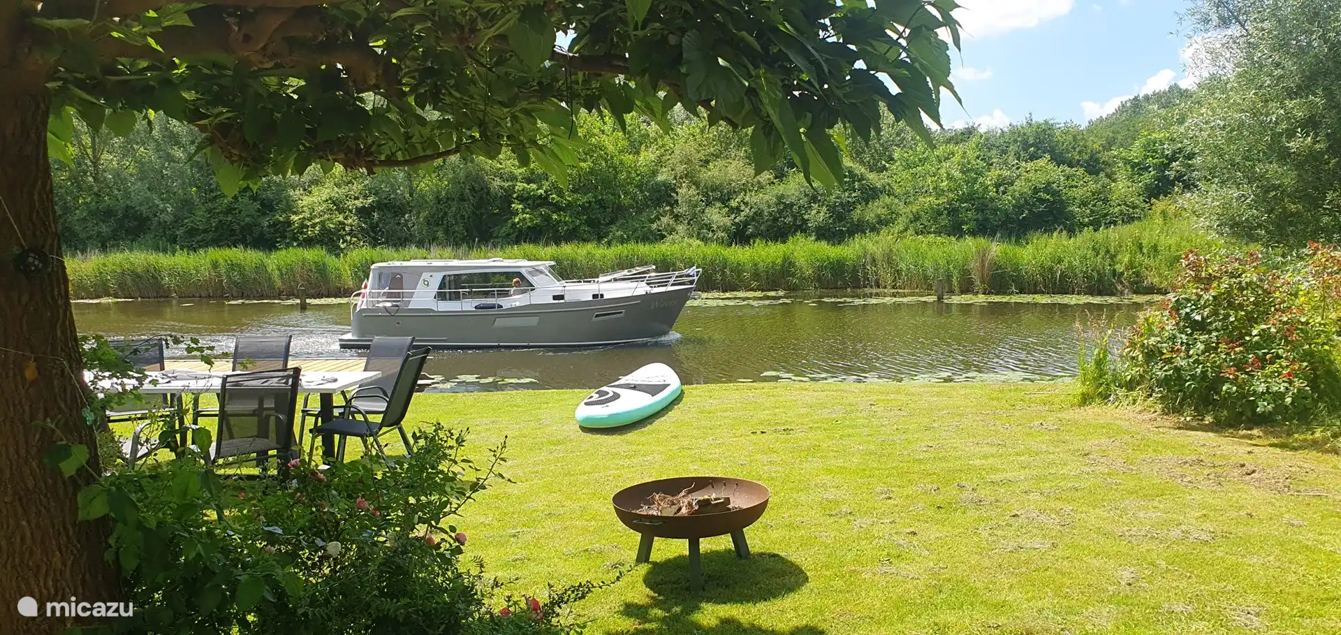 Boot, das vorbeifährt