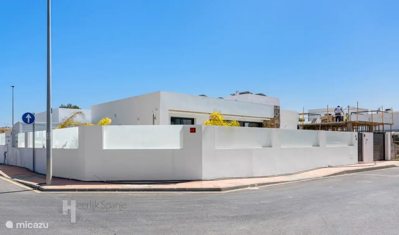 Casa Lobo est une parcelle d’angle, toujours ensoleillée