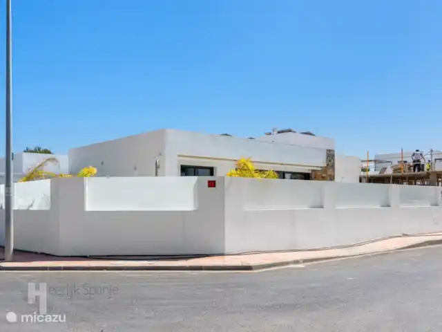 Villa de Lujo Casa Lobo en España, Murcia, Santiago de la Ribera - villa Casa Lobo es una parcela esquinera, siempre soleada