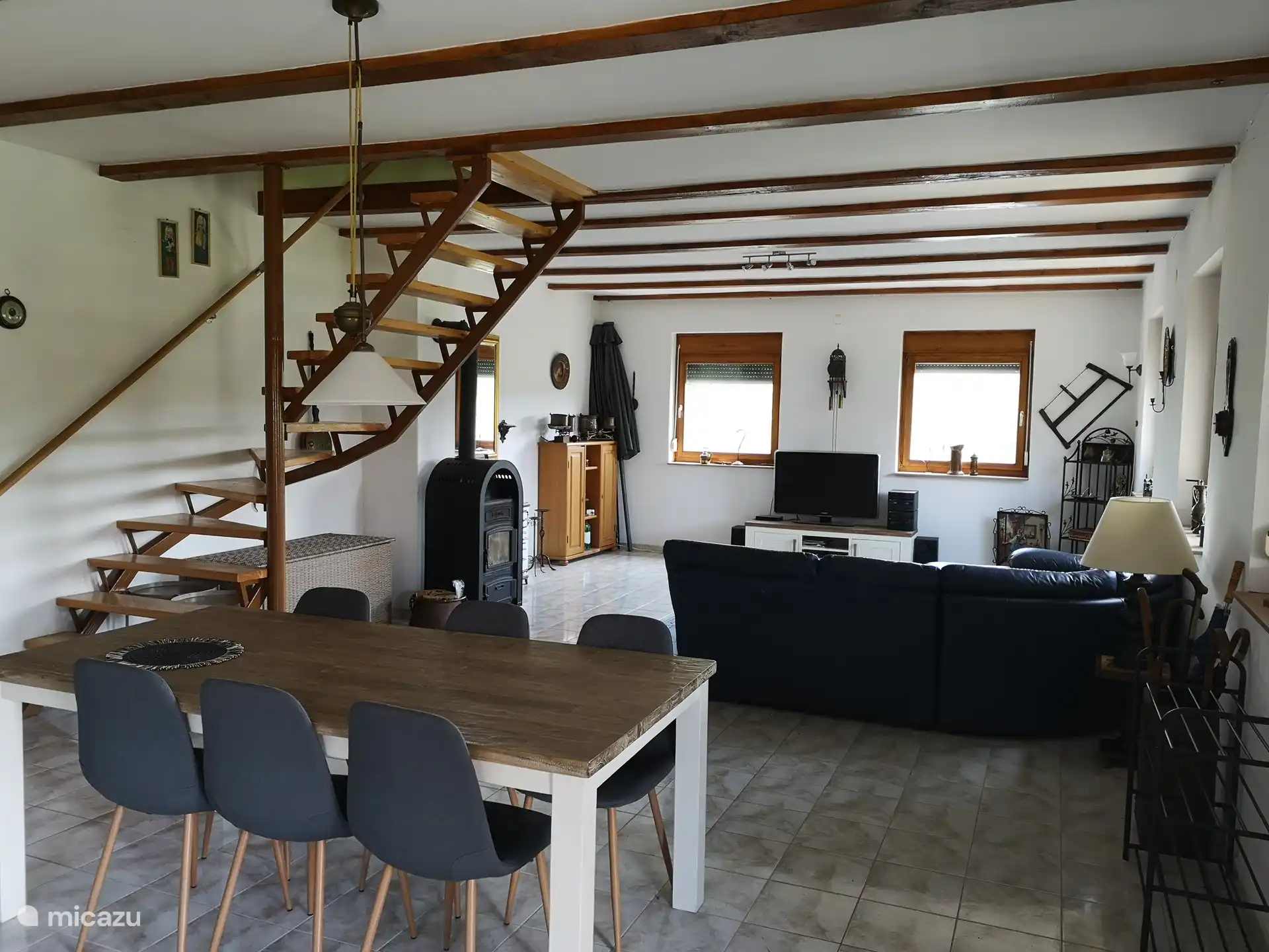 Essbereich und Wohnzimmer