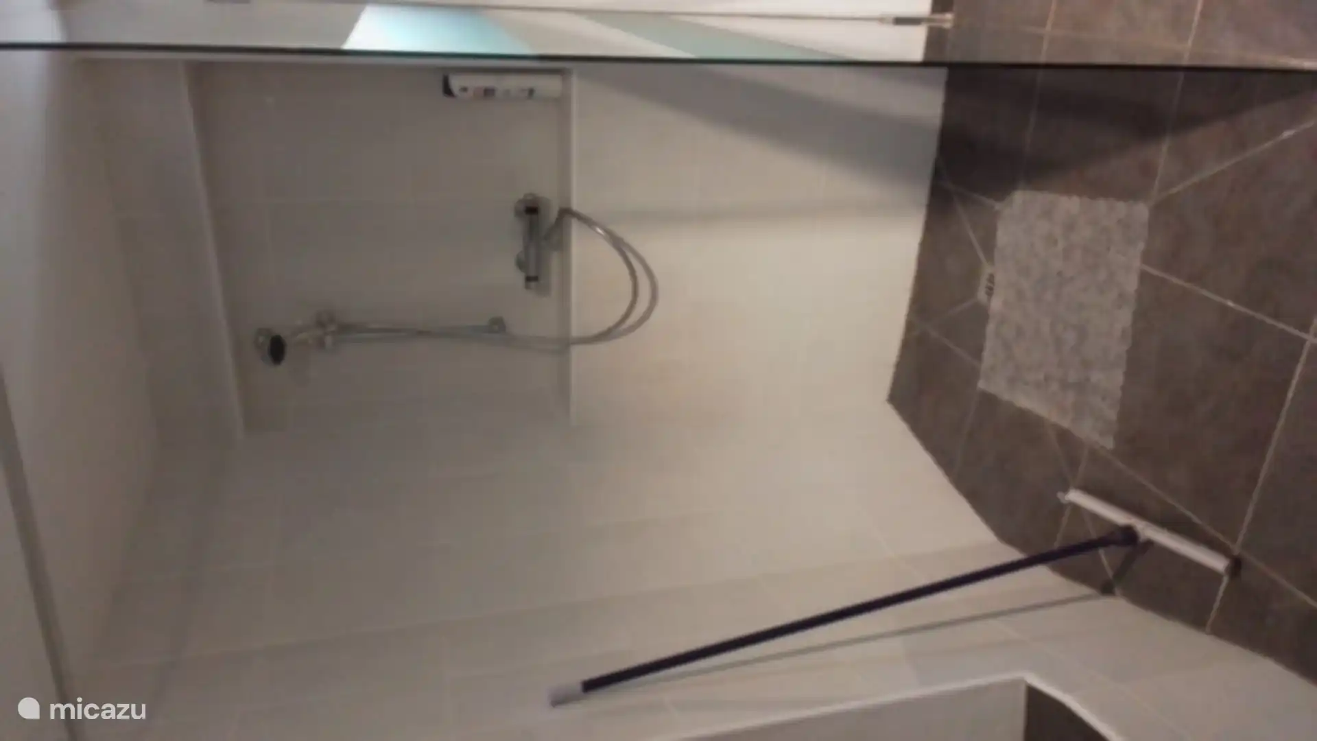 Walk-in shower. There is also a shower at the pool