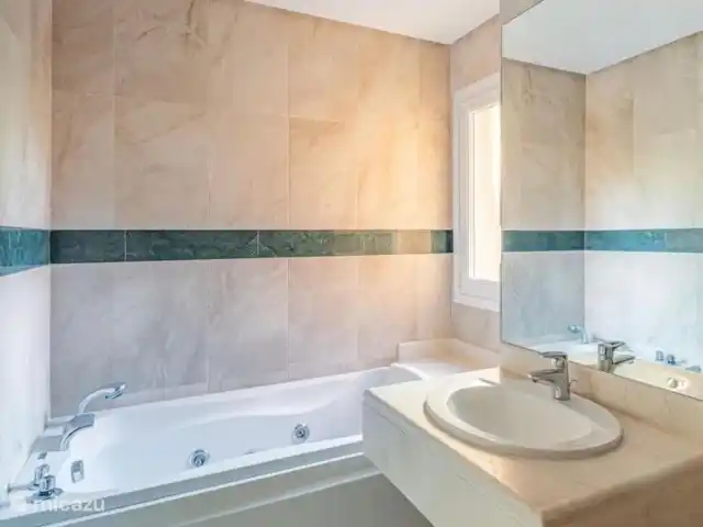 Location de Vacances Espagne, Costa del Sol, Marbella, penthouse - VistaReal Marbella bain/jacuzzi et toilettes dans la deuxième chambre