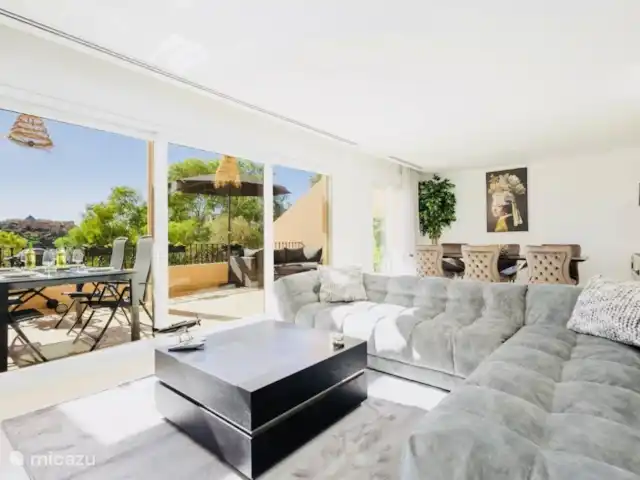 Location de Vacances Espagne, Costa del Sol, Marbella, penthouse - VistaReal Marbella Salon avec balcon attenant
