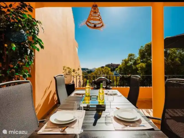 Location de Vacances Espagne, Costa del Sol, Marbella, penthouse - VistaReal Marbella Sous tous les angles, il y a une vue dégagée. Aucun bâtiment ou quoi que ce soit de ce genre n’obstrue la vue