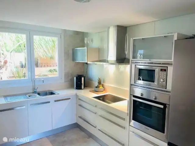 Location de Vacances Espagne, Costa del Sol, Marbella, penthouse - VistaReal Marbella cuisine spacieuse avec toutes les commodités