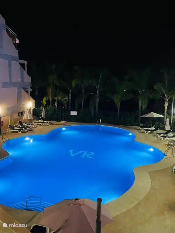 La piscine la nuit