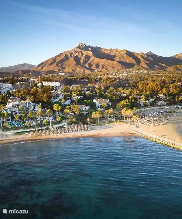 La plage de Puento Romano dans le Golden Mile de Marbella est à 8 minutes