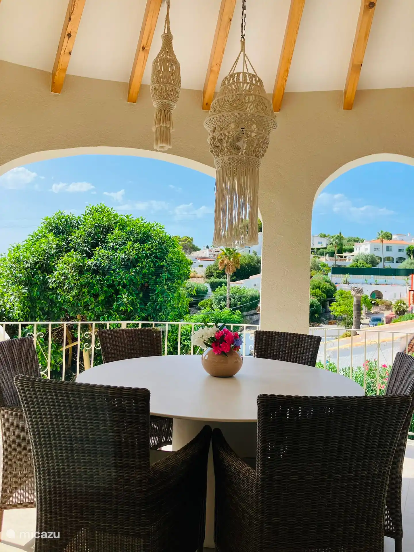 Genieße die Meeresbrise auf der Terrasse oben