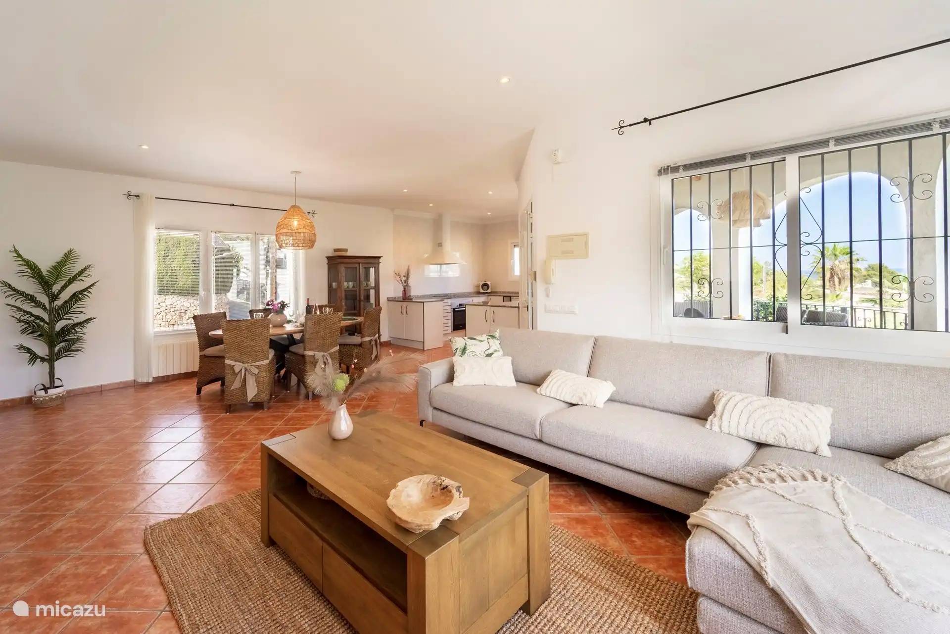 Geräumiges helles Wohnzimmer