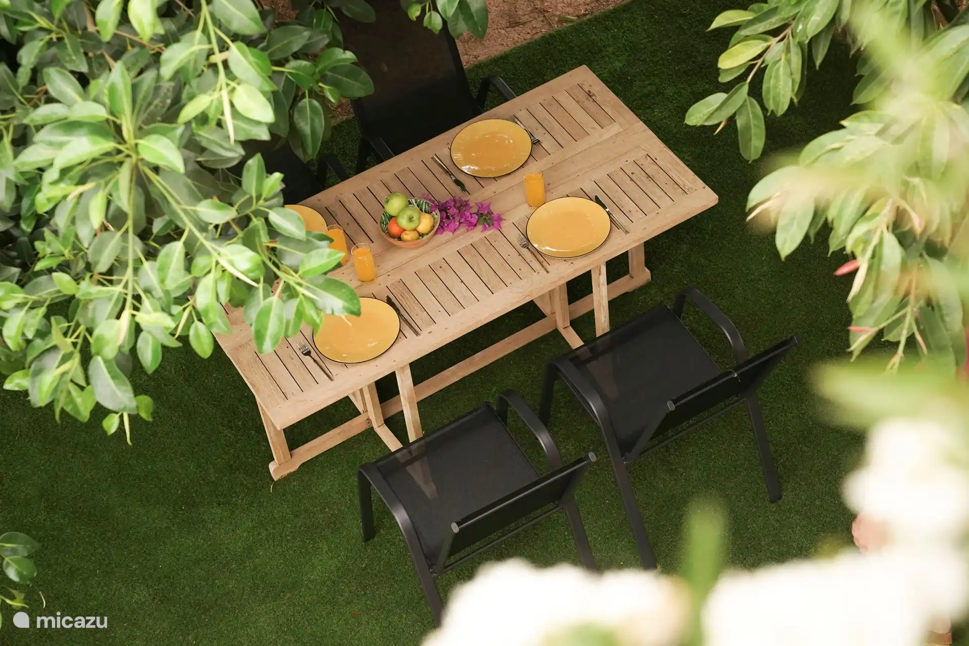 Schattiger Platz unter den Bäumen