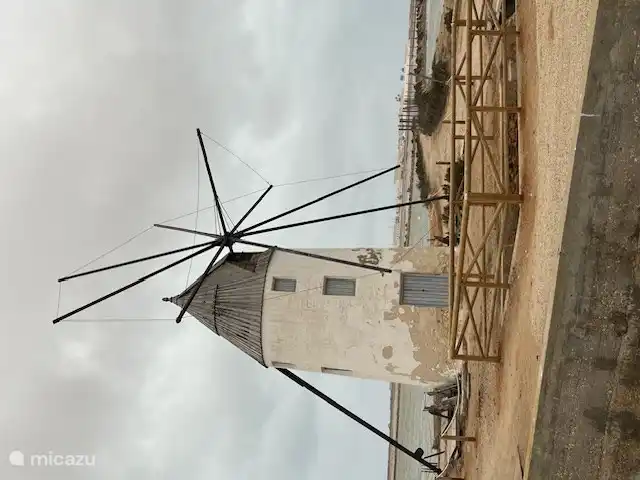 El antiguo molino de los baños de barro de Lo Pagán. Los baños de barro son gratuitos