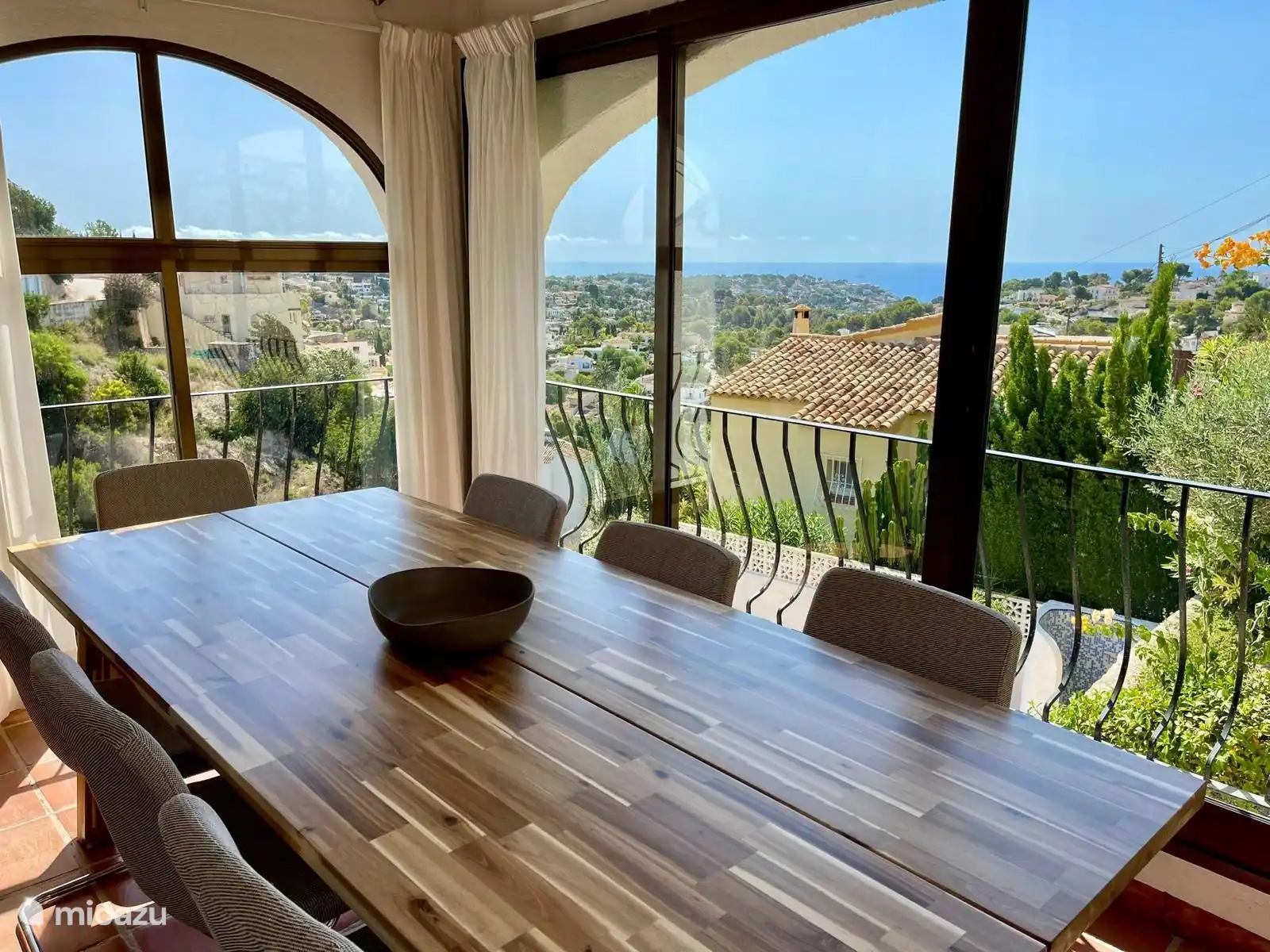 Véranda avec vue magnifique sur la mer