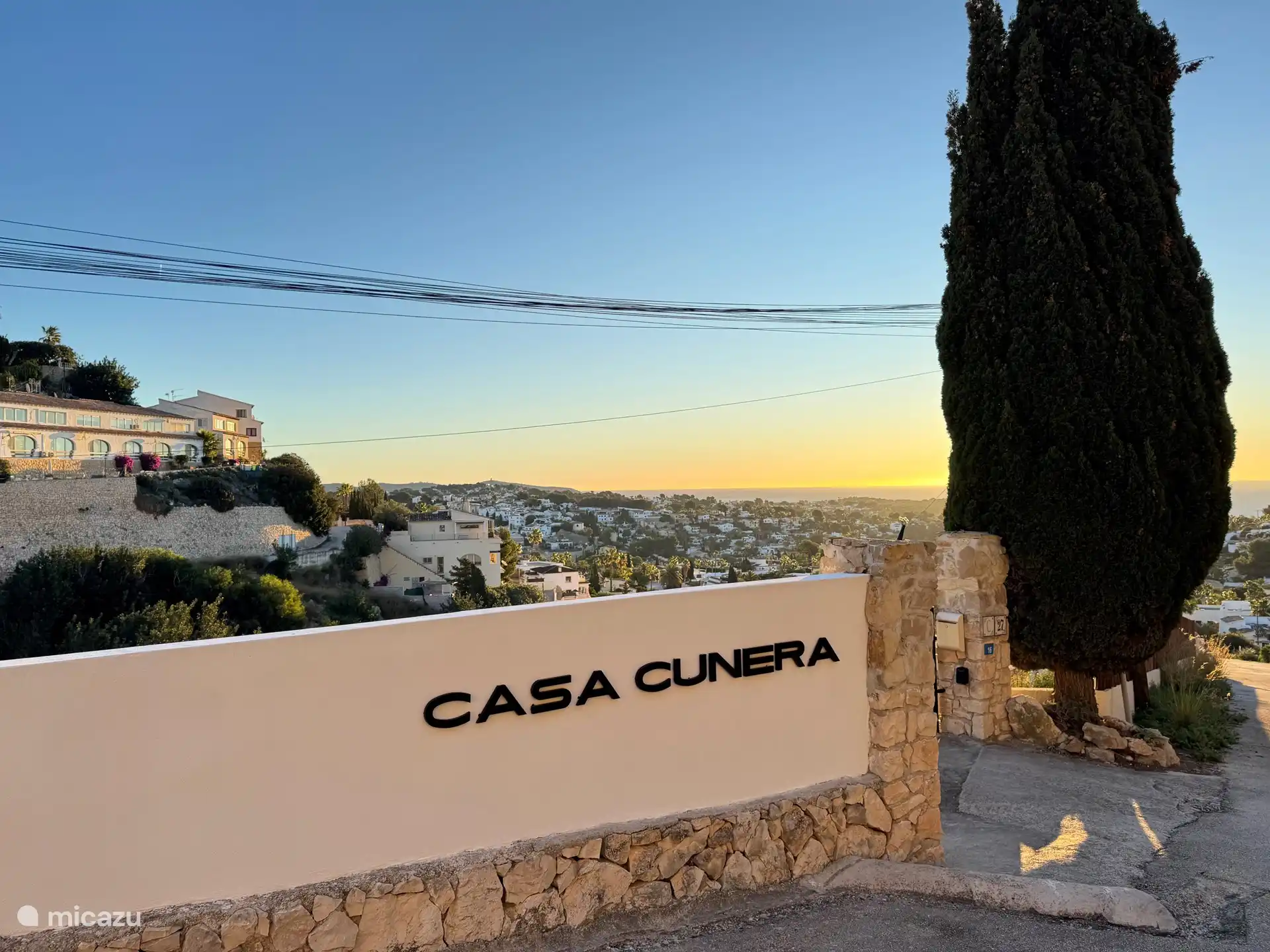 Mur côté rue (impasse)