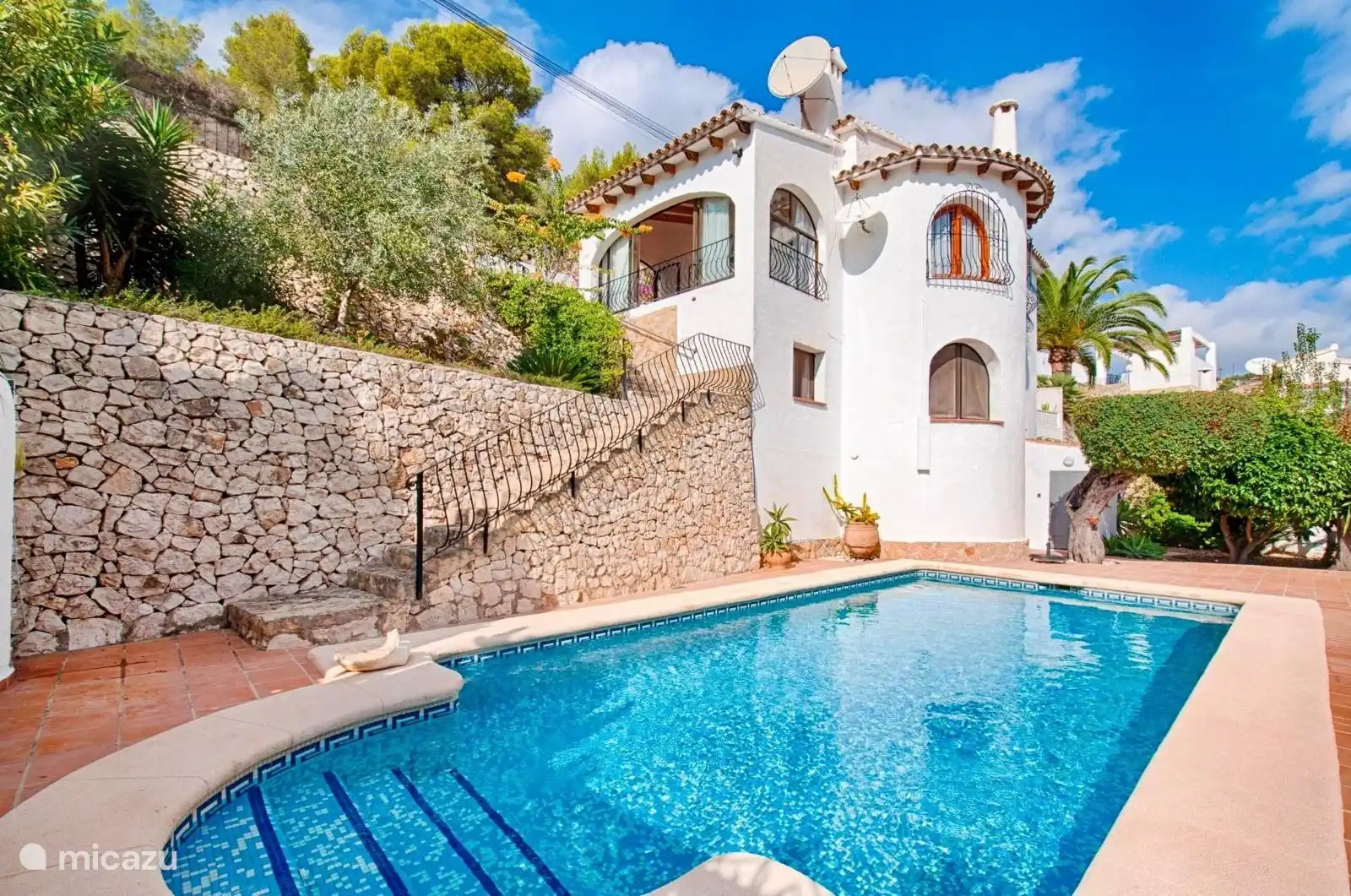 Piscine : la taille est de 8 x 4