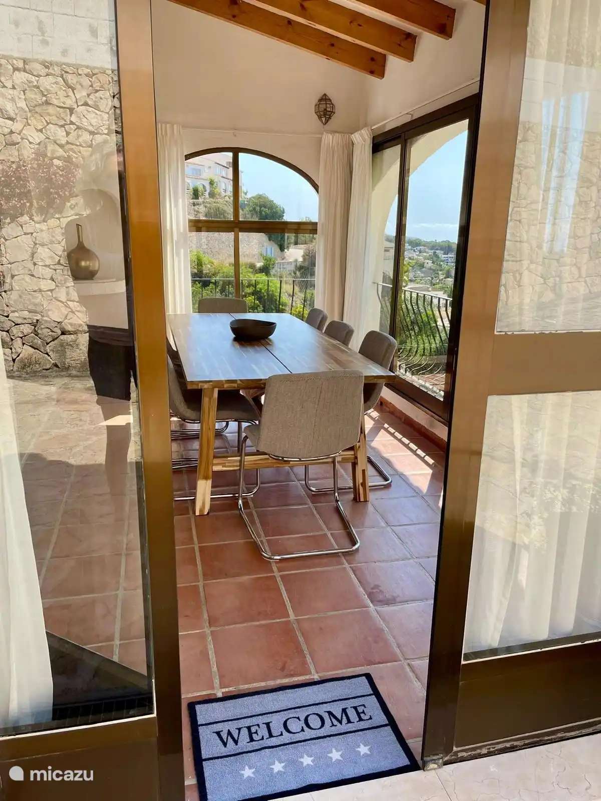 Maison d’entrée, la véranda. 