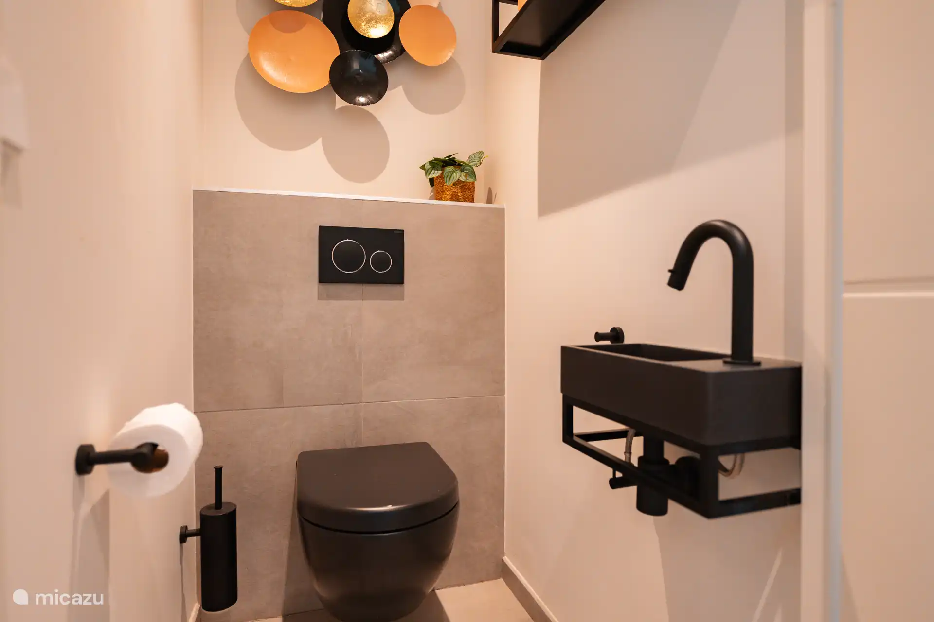 Second separate toilet.