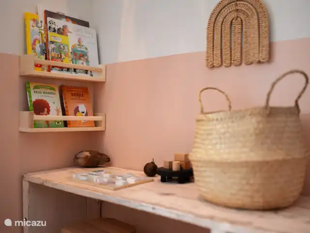 Location de Vacances Curaçao, Curaçao-Centre, Willemstad, appartement - Appartement Mariposa - LUX L’aire de jeux pour enfants avec des jouets.
