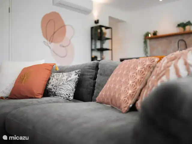 Location de Vacances Curaçao, Curaçao-Centre, Willemstad, appartement - Appartement Mariposa - LUX Joli canapé dans le salon.