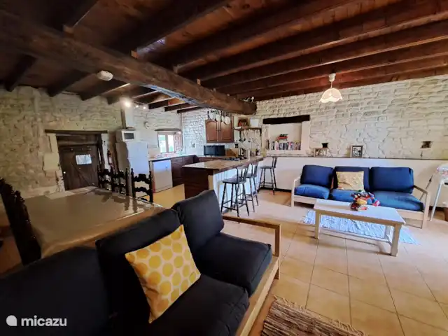 Location de Vacances France, Charente-Maritime, Saint-Pierre-de-Juillers, gîte / cottage - 'Papillon' La Grange du Moulin Jeux pour enfants