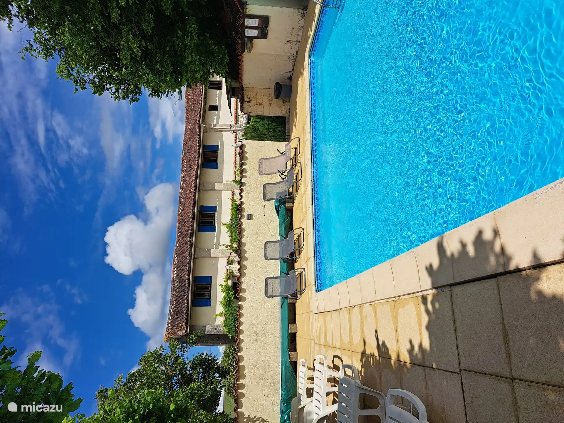 Das Fleurie Cottage bietet Blick auf den Poolbereich