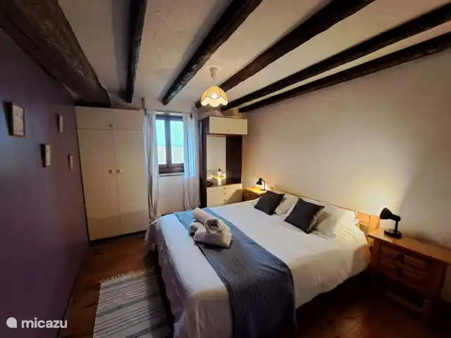 Location de Vacances France, Charente-Maritime, Saint-Pierre-de-Juillers, gîte / cottage - 'Papillon' La Grange du Moulin chambre principale