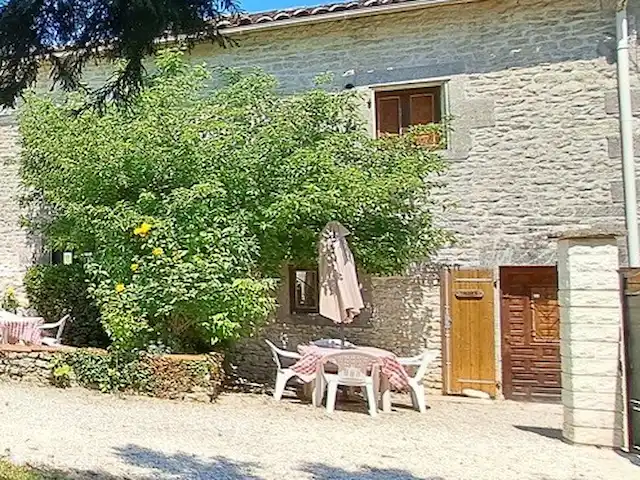 Location de Vacances France, Charente-Maritime, Saint-Pierre-de-Juillers, gîte / cottage - Gîte 'Grenier' - La Grange du Moulin Location de Vacances France, Charente-Maritime, Saint-Pierre-de-Juillers, gîte / cottage - Gîte 'Grenier' - La Grange du Moulin