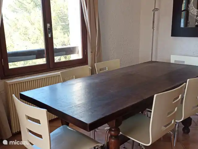 Location de Vacances France, Alpes-de-Haute-Provence, Sainte-Croix-Du-Verdon, appartement - Cosy Duplex Sainte Croix Du Verdon Table à manger et espace de travail
