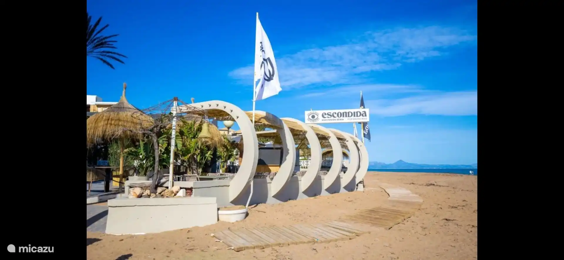 Escondida restaurant on the beach