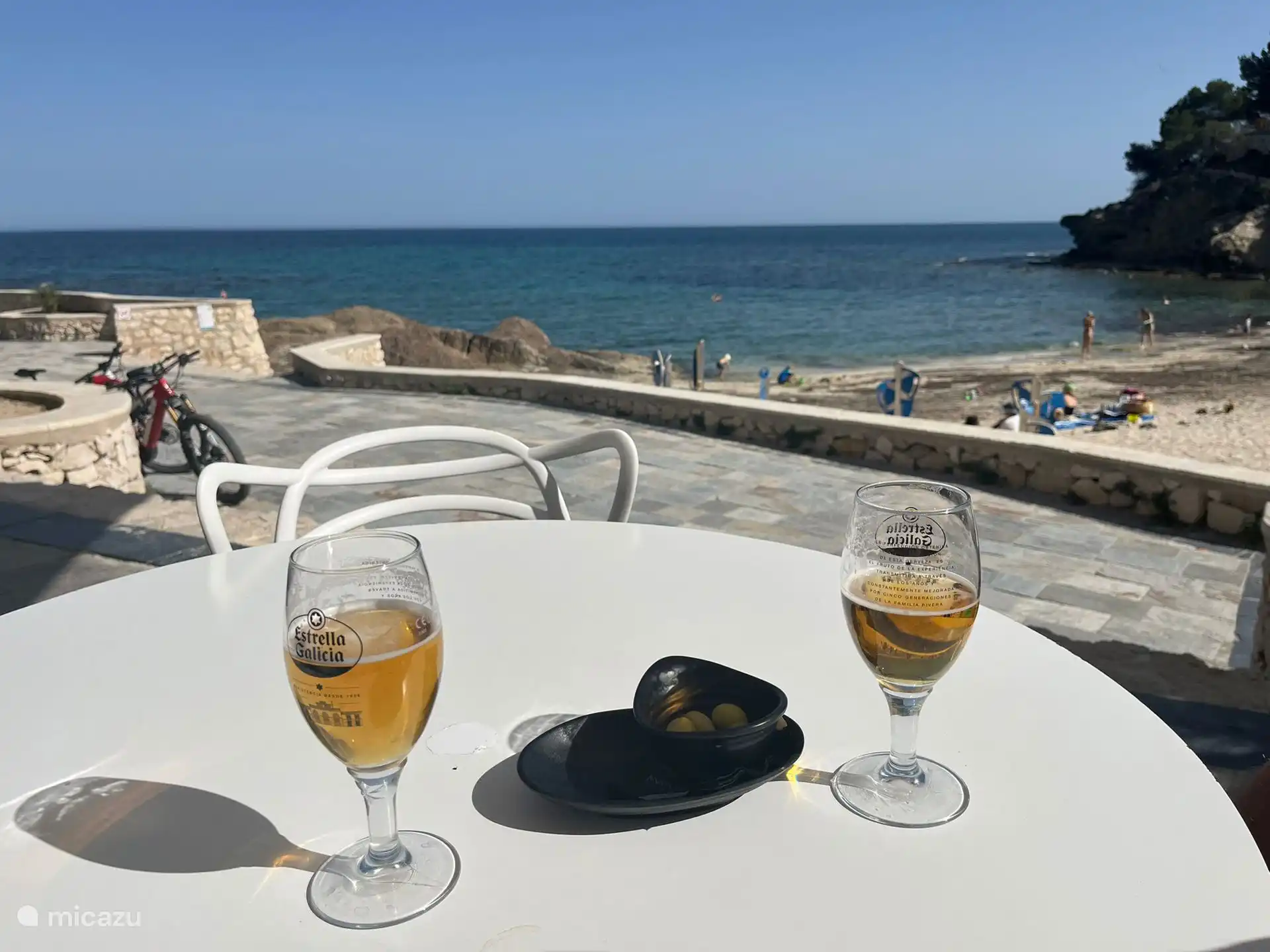Bar de plage Mandala à distance de marche avec la plage de sable La Fustera