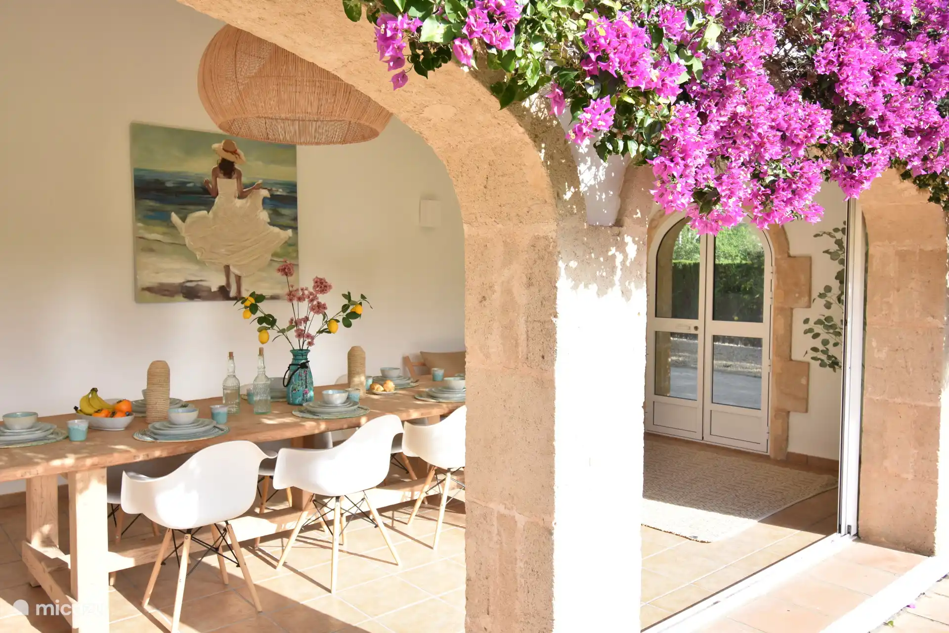 Überdachte 'Naya' mit Glasschiebetüren. Idealer Ort zum Essen oder Arbeiten