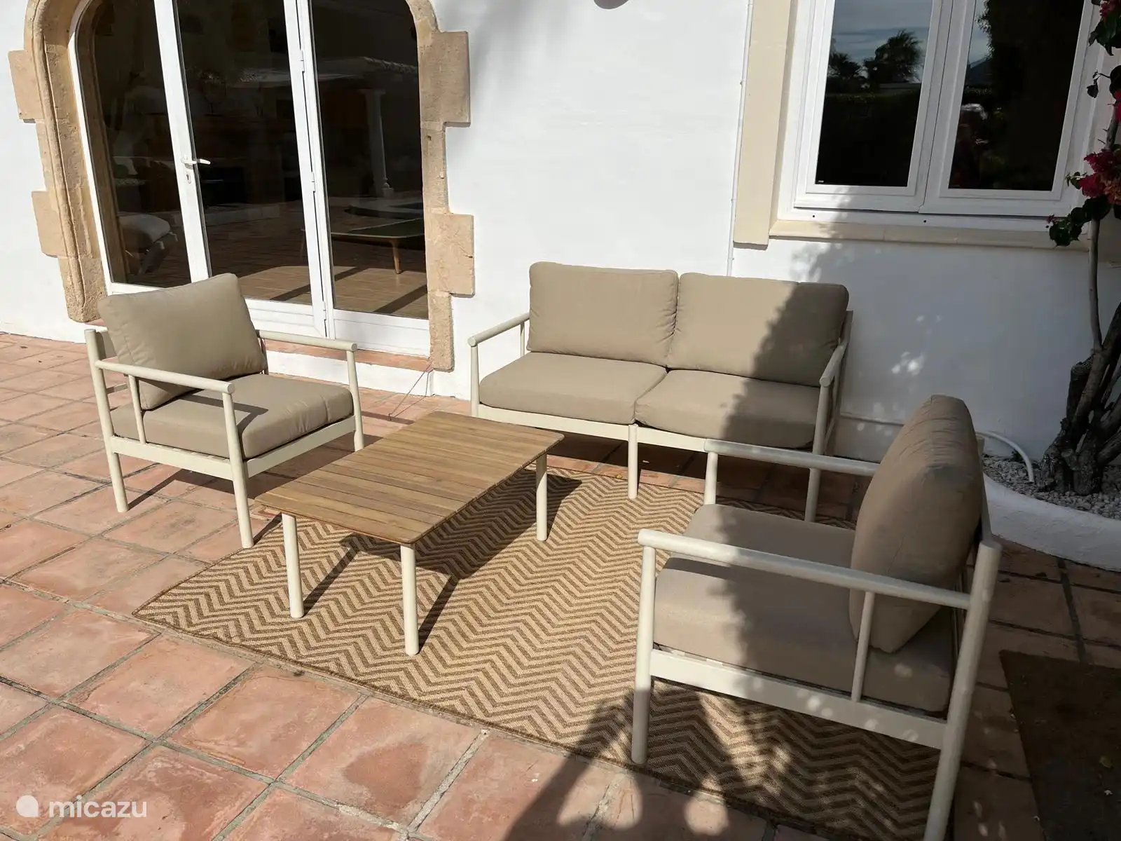 Sitzplatz auf der Terrasse (Sonne den ganzen Tag)