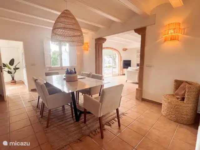 Casa la Lluca Jávea en España, Costa Blanca, Jávea - villa La sala de estar está dividida en una sala de estar y un comedor.