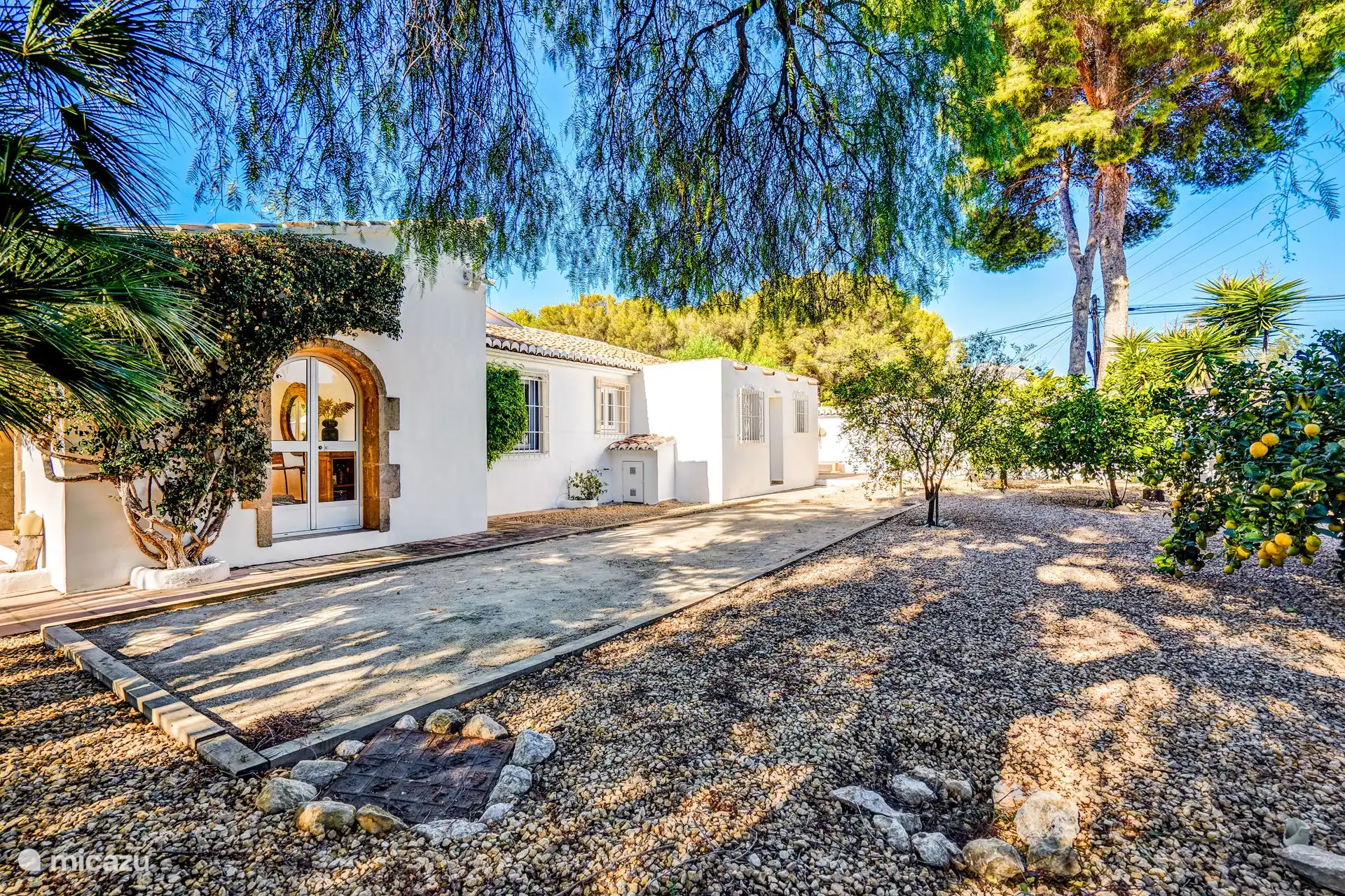 Jeu des Boules Platz inkl. Bälle für Erwachsene und Kinder