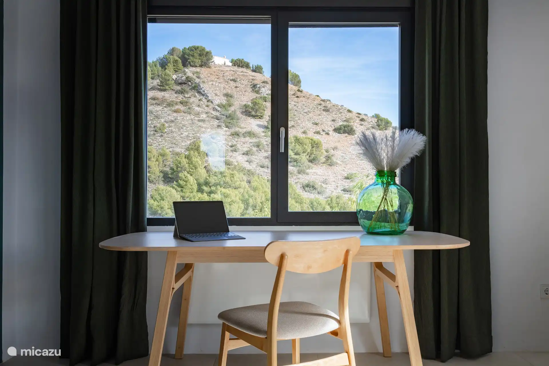 Bureau dans la chambre à l’étage