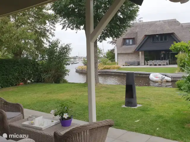 La jeune Jelle | Pays-Bas, Frise, Terherne - cabane en bois / lodge Agréable et abrité sur la véranda surplombant le lac
