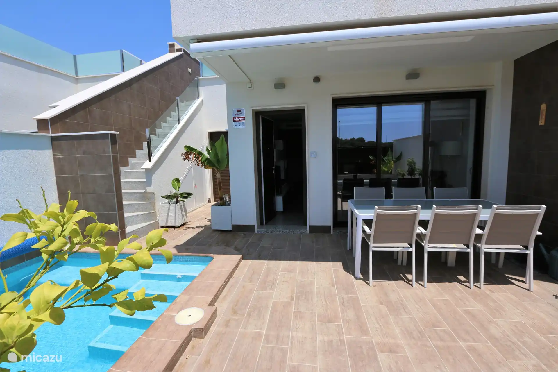 Moderner Bungalow mit privatem Pool